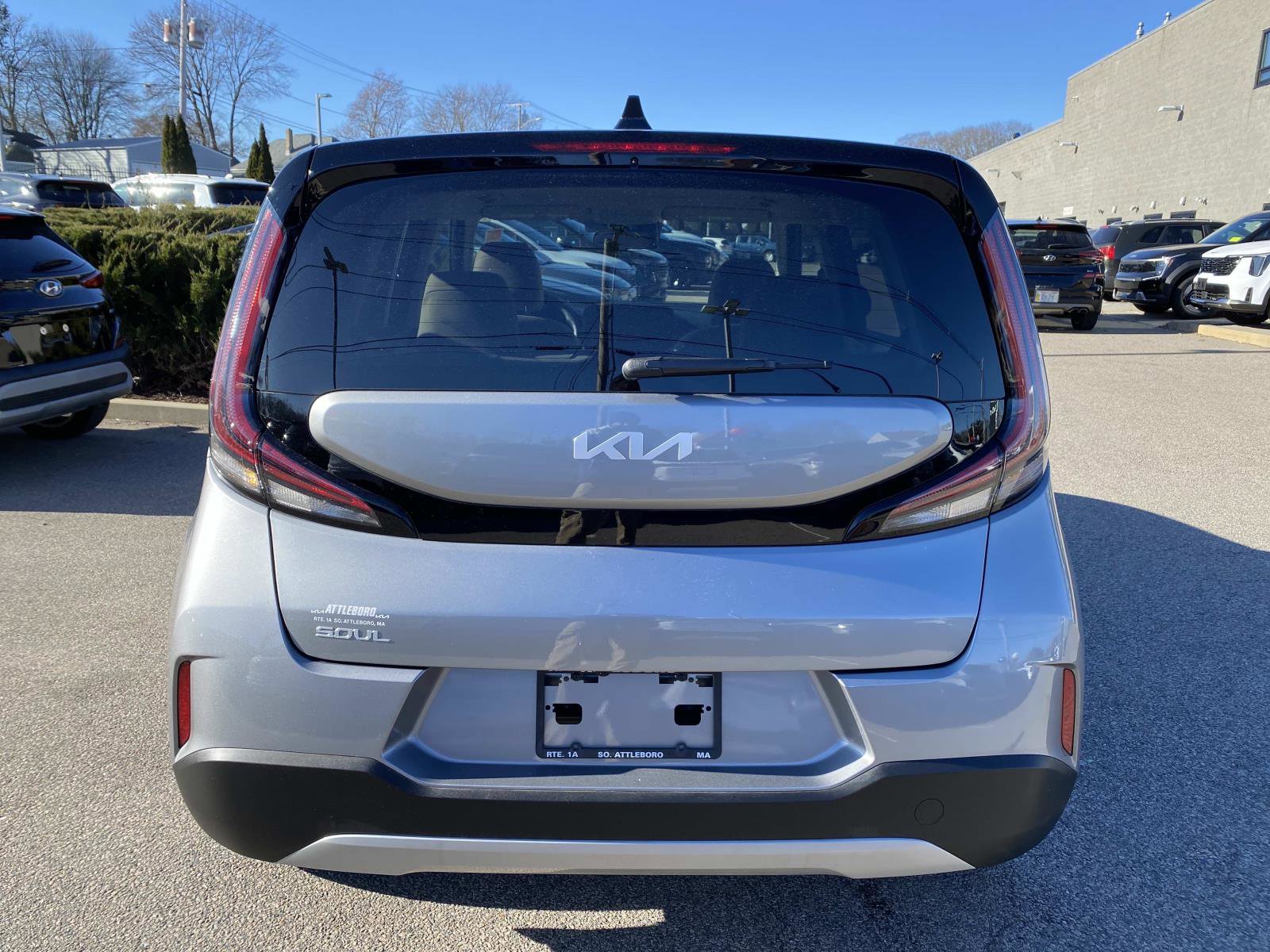 Used 2025 Kia Soul LX image 4