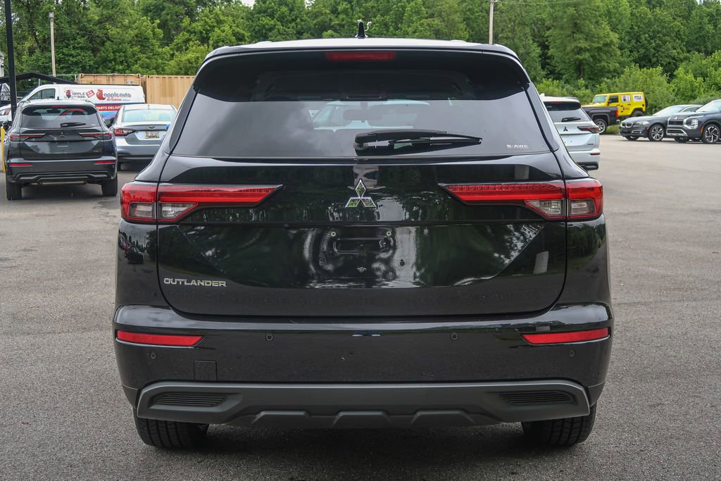 Used 2024 Mitsubishi Outlander ES AWD/4WD image 11