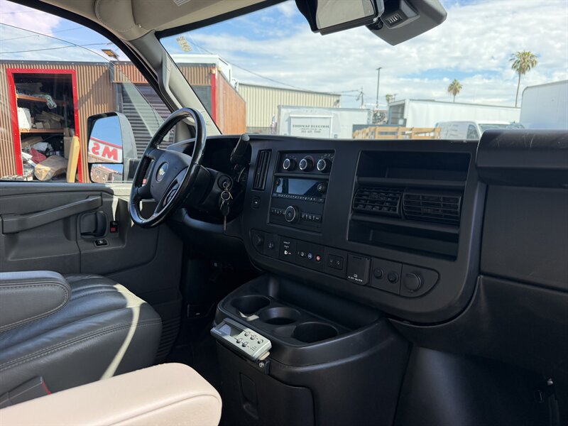 Used 2022 Chevrolet Express 3500 w/ Power Convenience Package RWD image 17