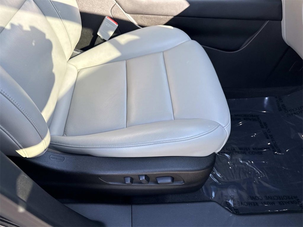 Used 2019 Cadillac XT4 Premium Luxury w/ Cold Weather Package image 12