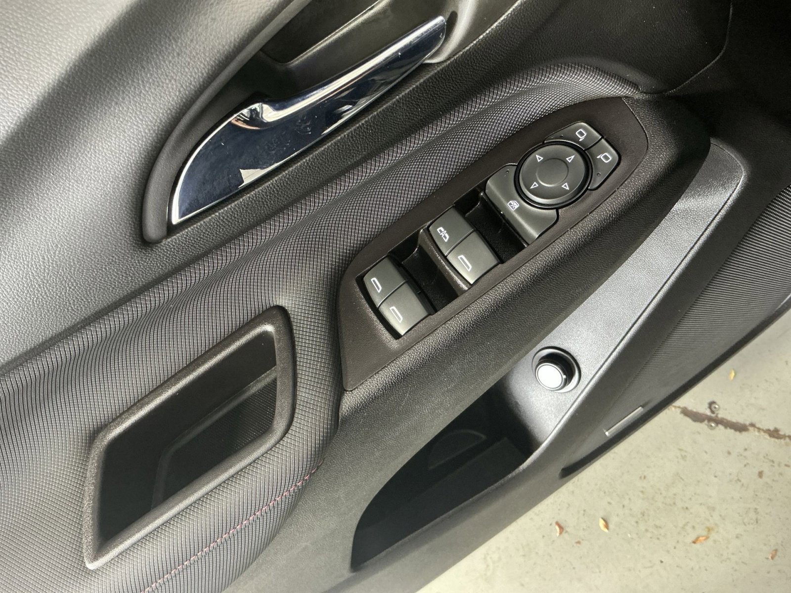 Used 2022 Chevrolet Equinox RS w/ RS Leather Package image 23