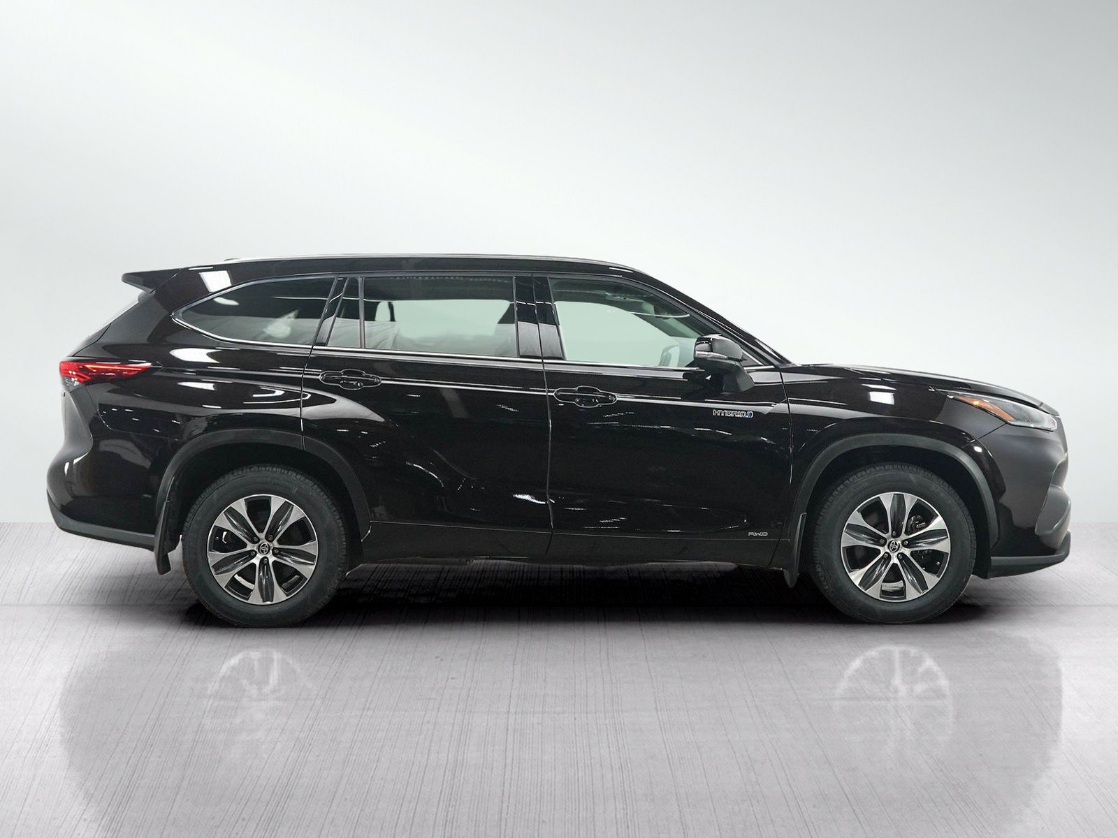Used 2021 Toyota Highlander XLE AWD/4WD image 7