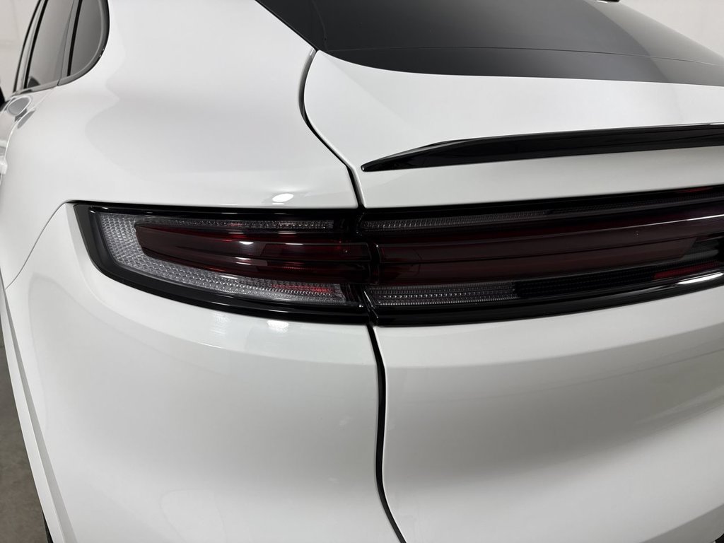 Certified 2024 Porsche Cayenne Coupe w/ Premium Package Plus AWD/4WD image 17