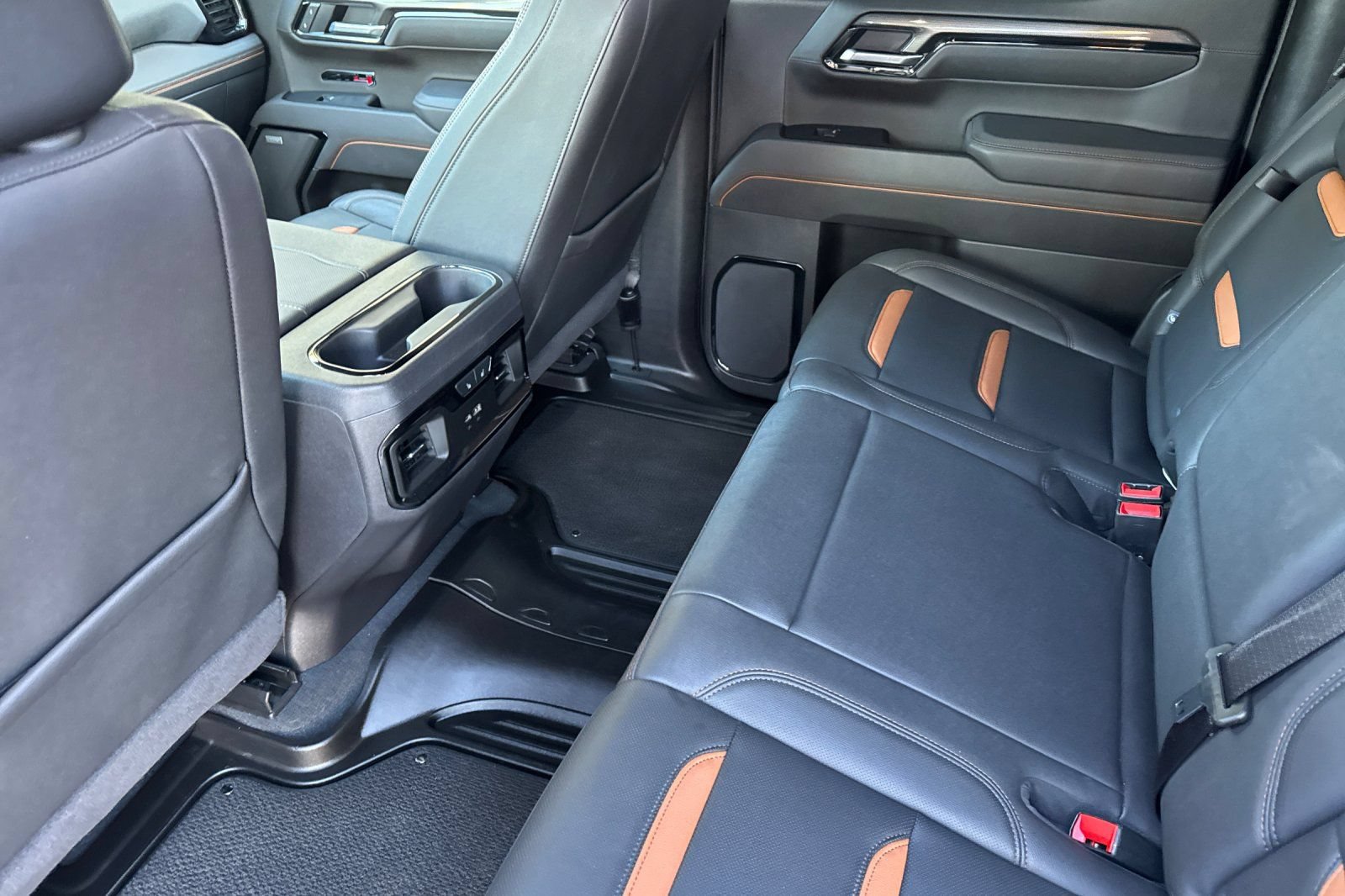 Used 2025 GMC Sierra 1500 AT4 w/ Technology Package AWD/4WD image 14