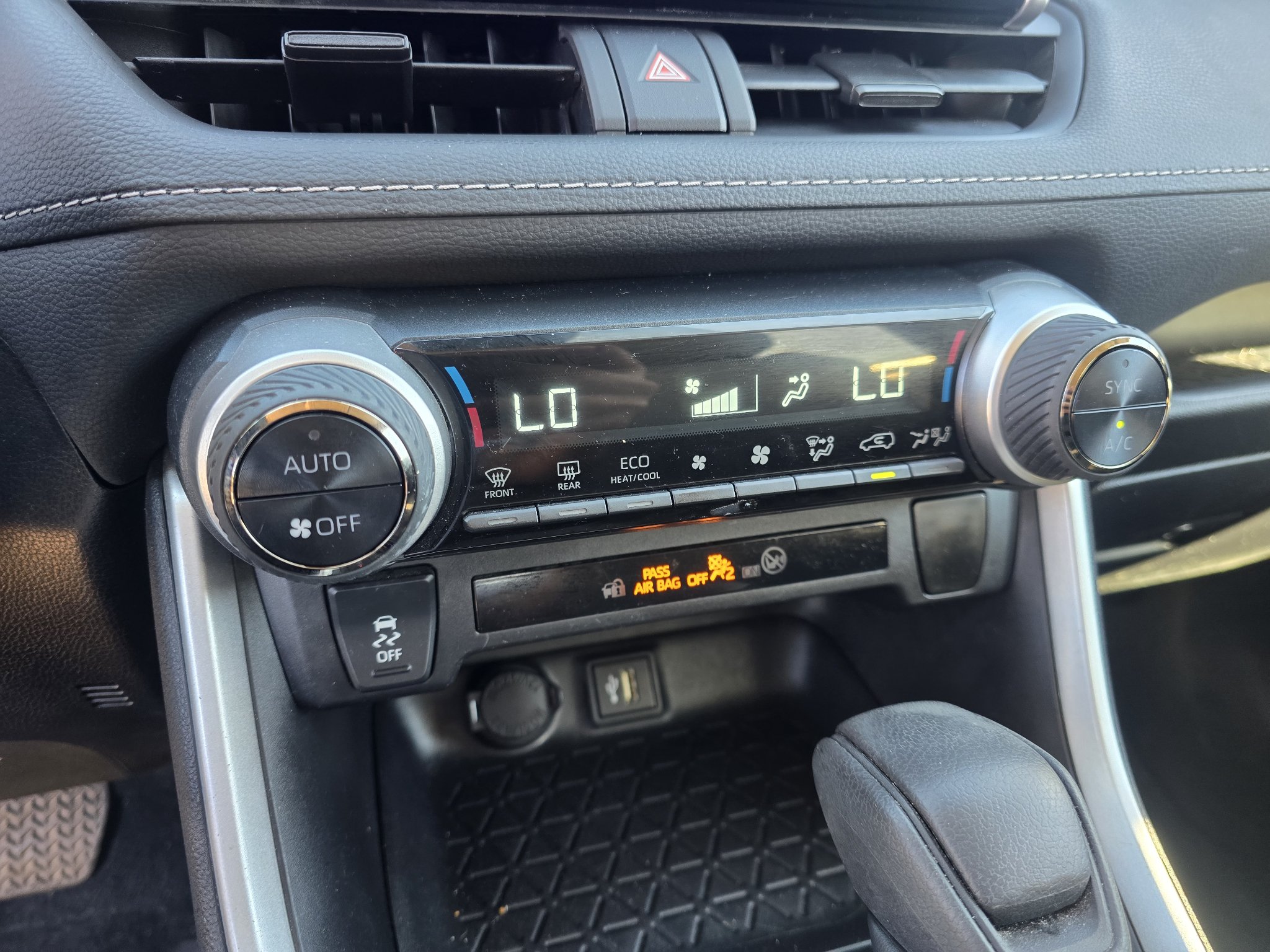 Used 2024 Toyota RAV4 LE AWD/4WD image 22