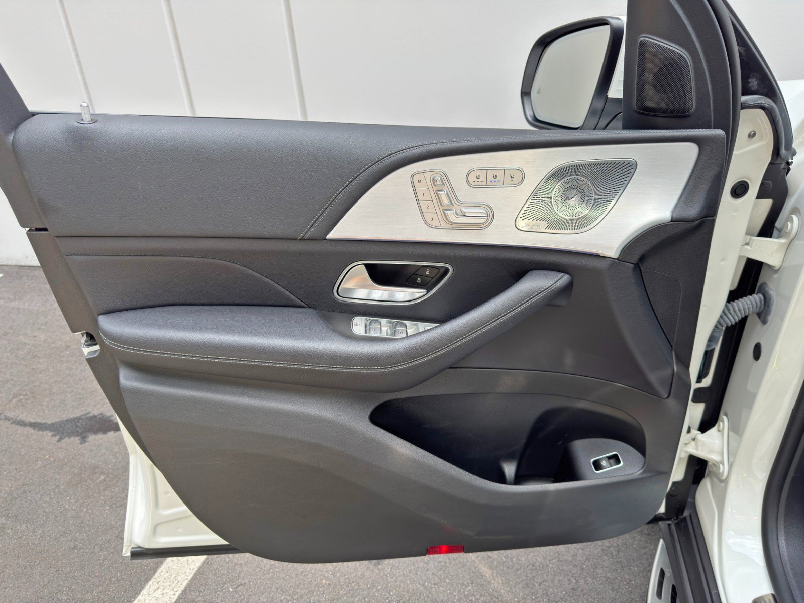 Used 2023 Mercedes-Benz GLS 450 4MATIC image 48