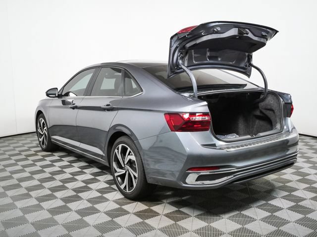 Used 2025 Volkswagen Jetta SEL FWD image 36