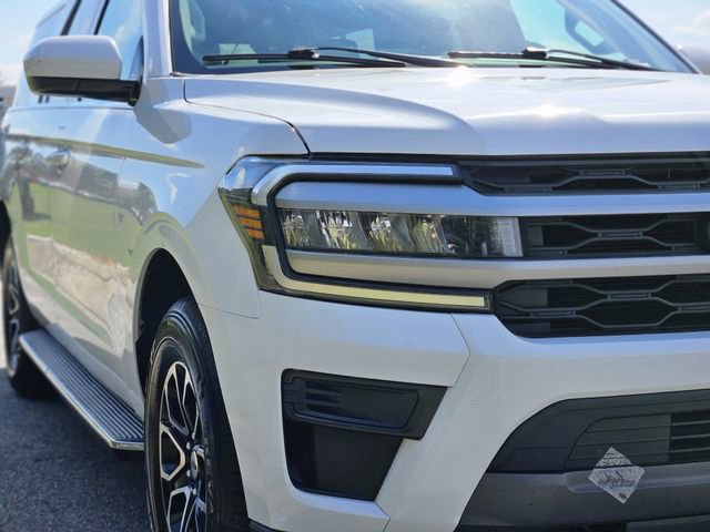 Used 2023 Ford Expedition Max XLT image 9