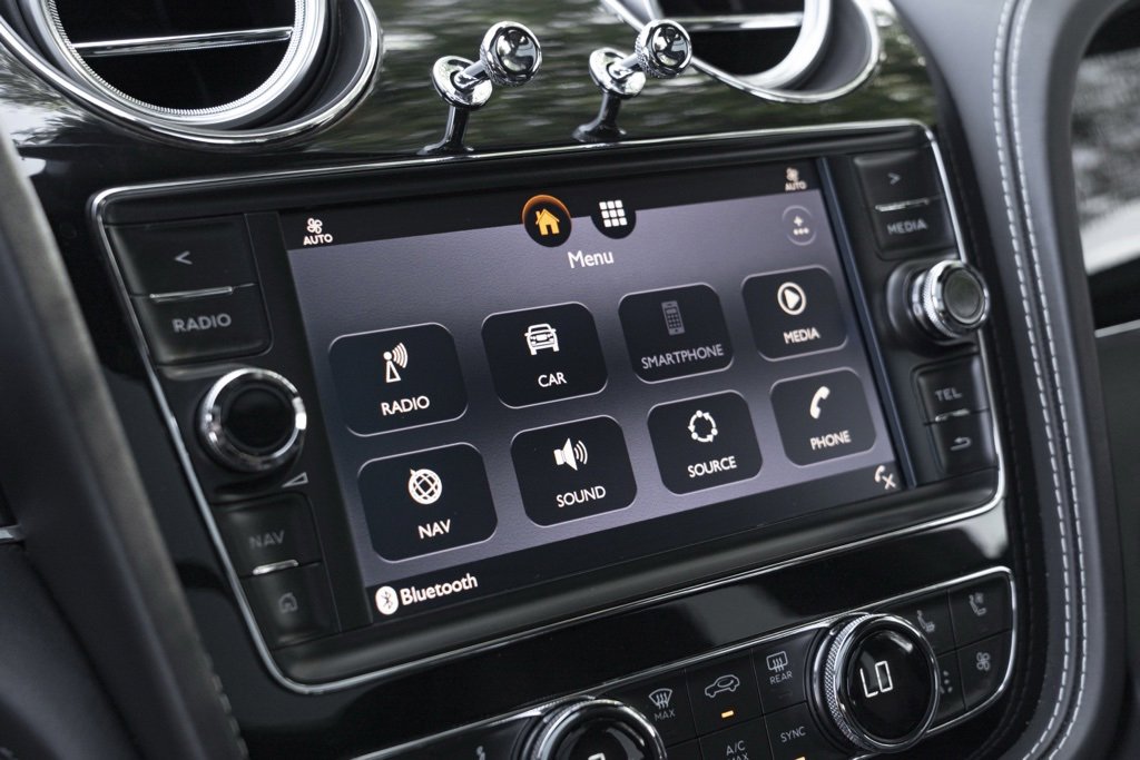 Used 2018 Bentley Bentayga image 29