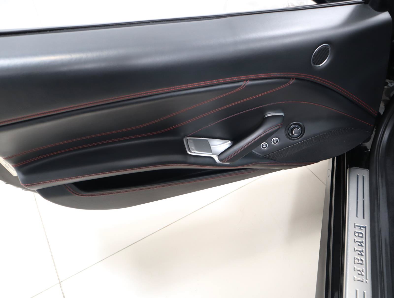 Used 2016 Ferrari California T RWD image 22