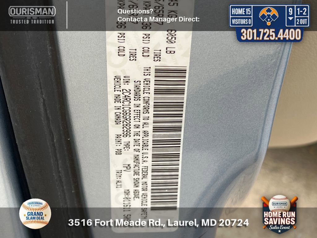 Used 2016 Chrysler Town & Country Touring-L FWD image 29