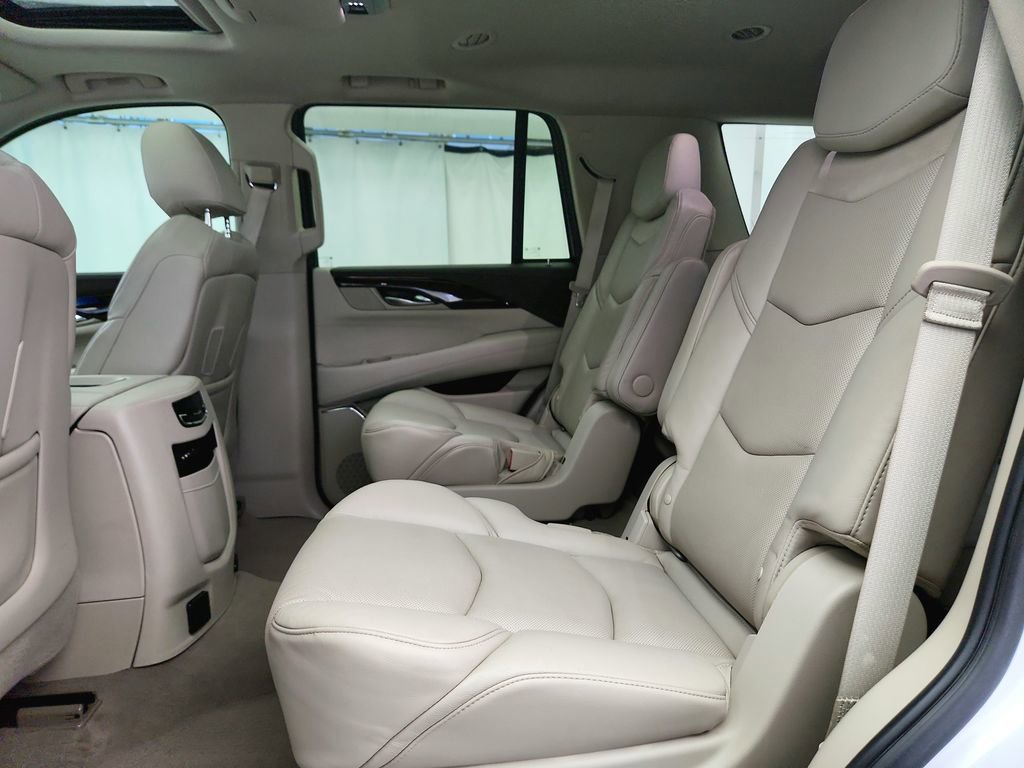 Used 2016 Cadillac Escalade Premium image 29