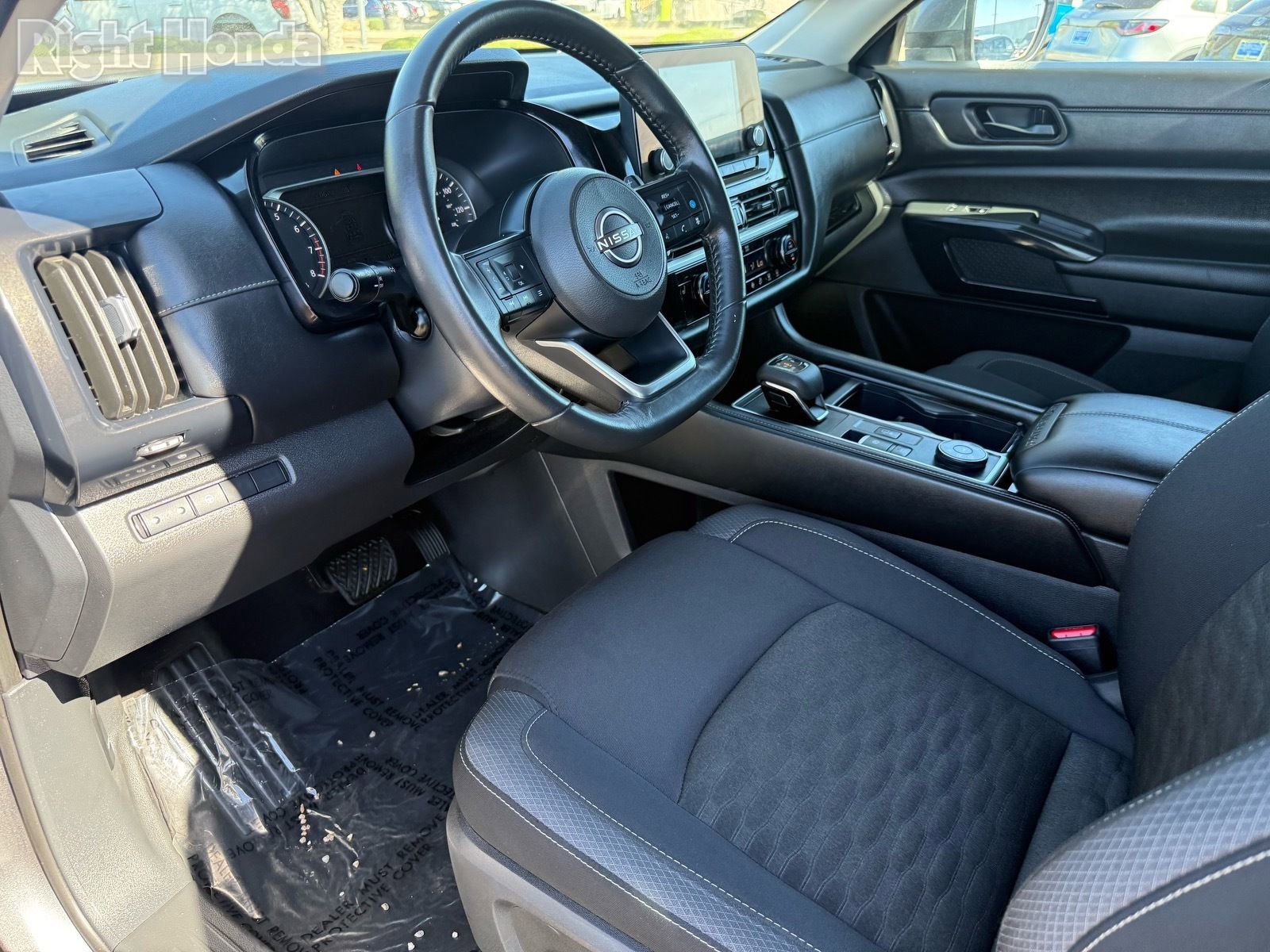 Used 2024 Nissan Pathfinder SV image 12