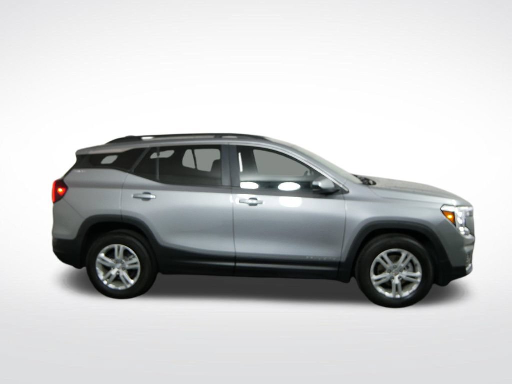 Used 2023 GMC Terrain SLE w/ Driver Convenience Package FWD image 2