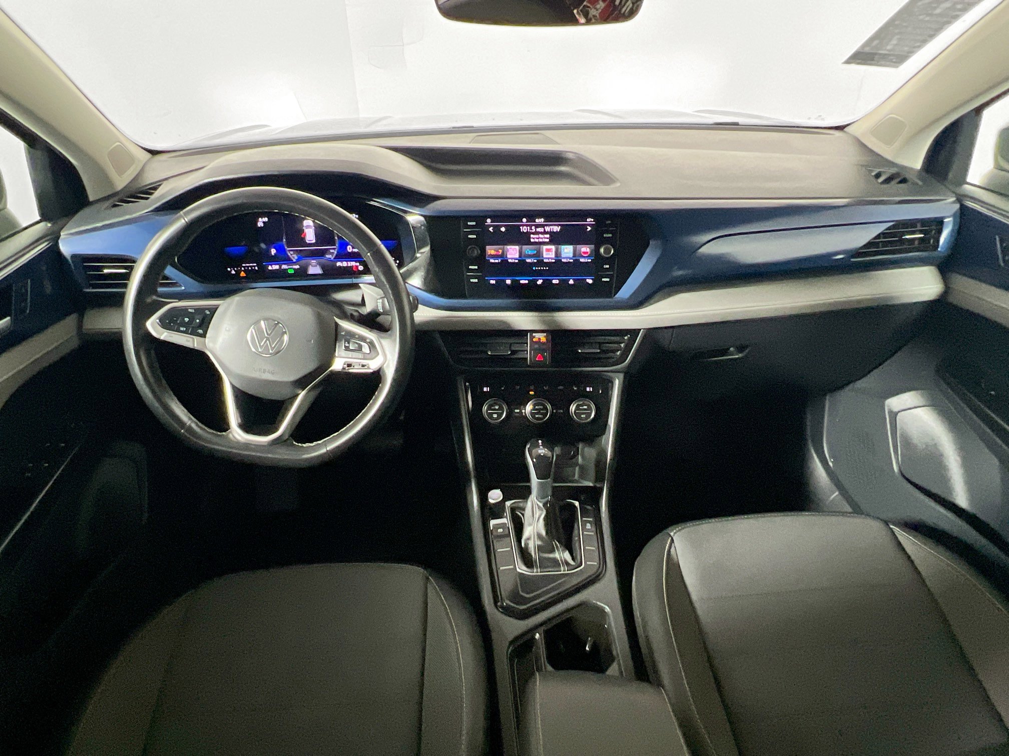 Used 2024 Volkswagen Taos SE image 30