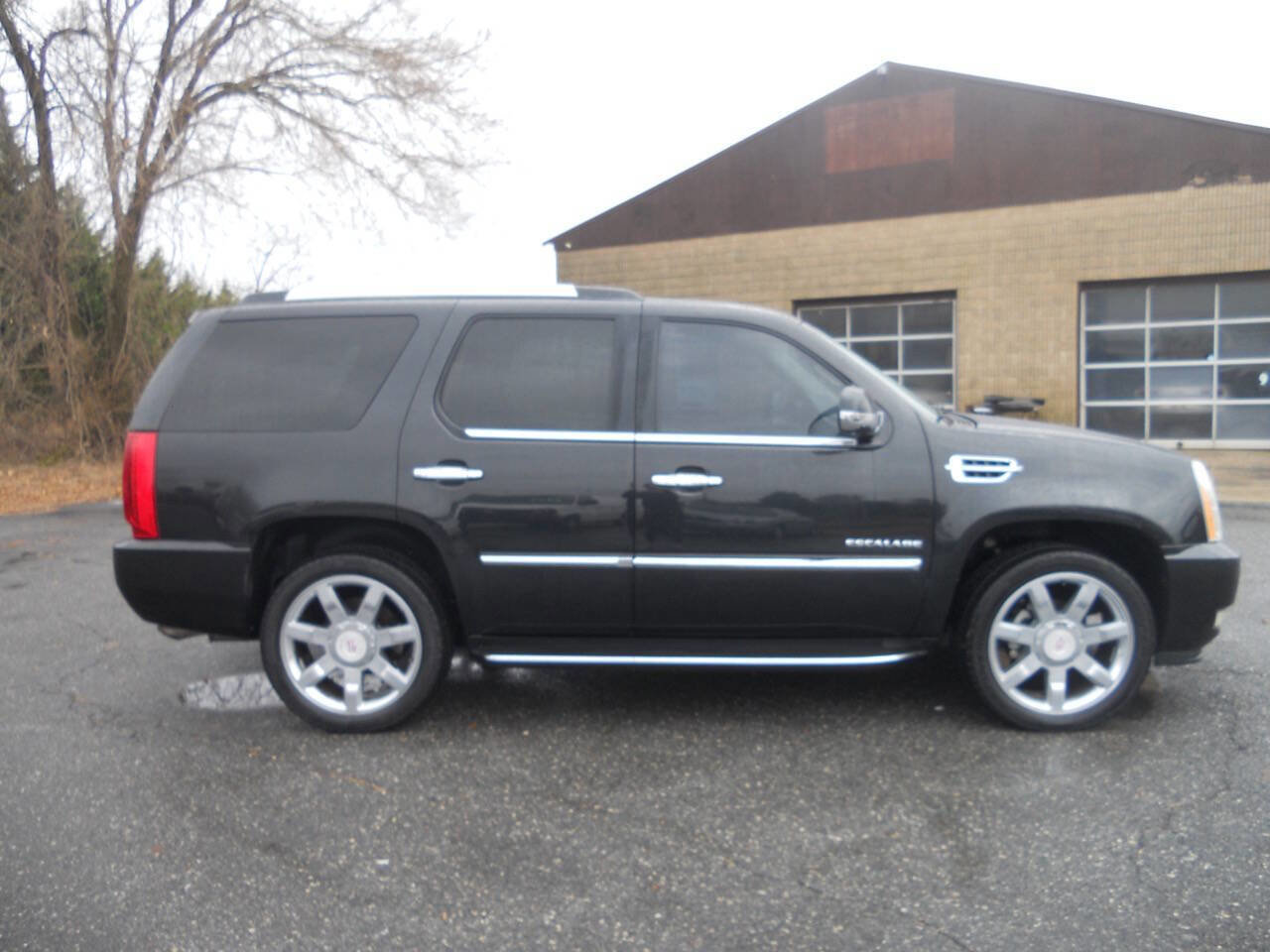 Used 2011 Cadillac Escalade Luxury