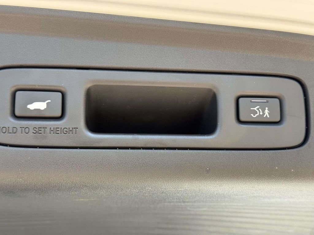 Used 2025 Acura ADX A-Spec image 9