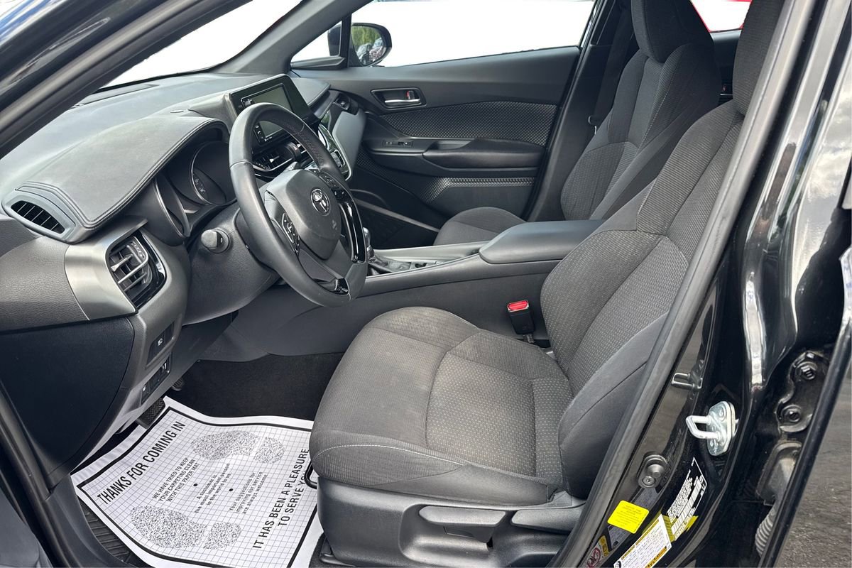 Used 2018 Toyota C-HR XLE FWD image 9