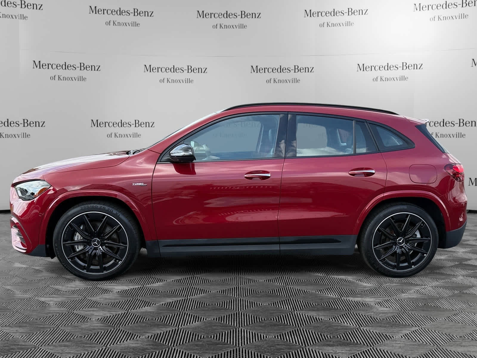 Used 2024 Mercedes-Benz GLA 35 AMG 4MATIC image 2