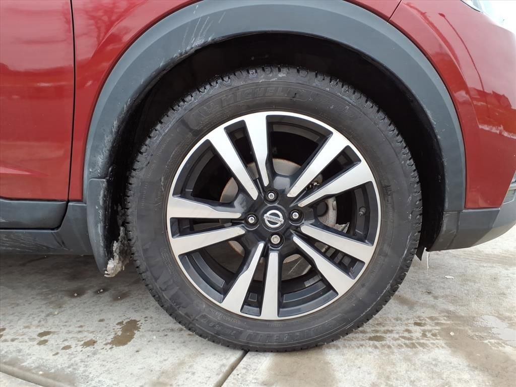 Used 2018 Nissan Kicks SV image 9