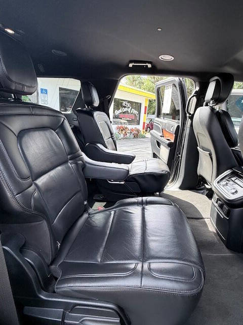 Used 2018 Lincoln Navigator Premiere image 15