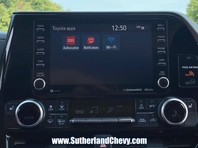 Used 2022 Toyota Highlander XLE AWD/4WD image 29