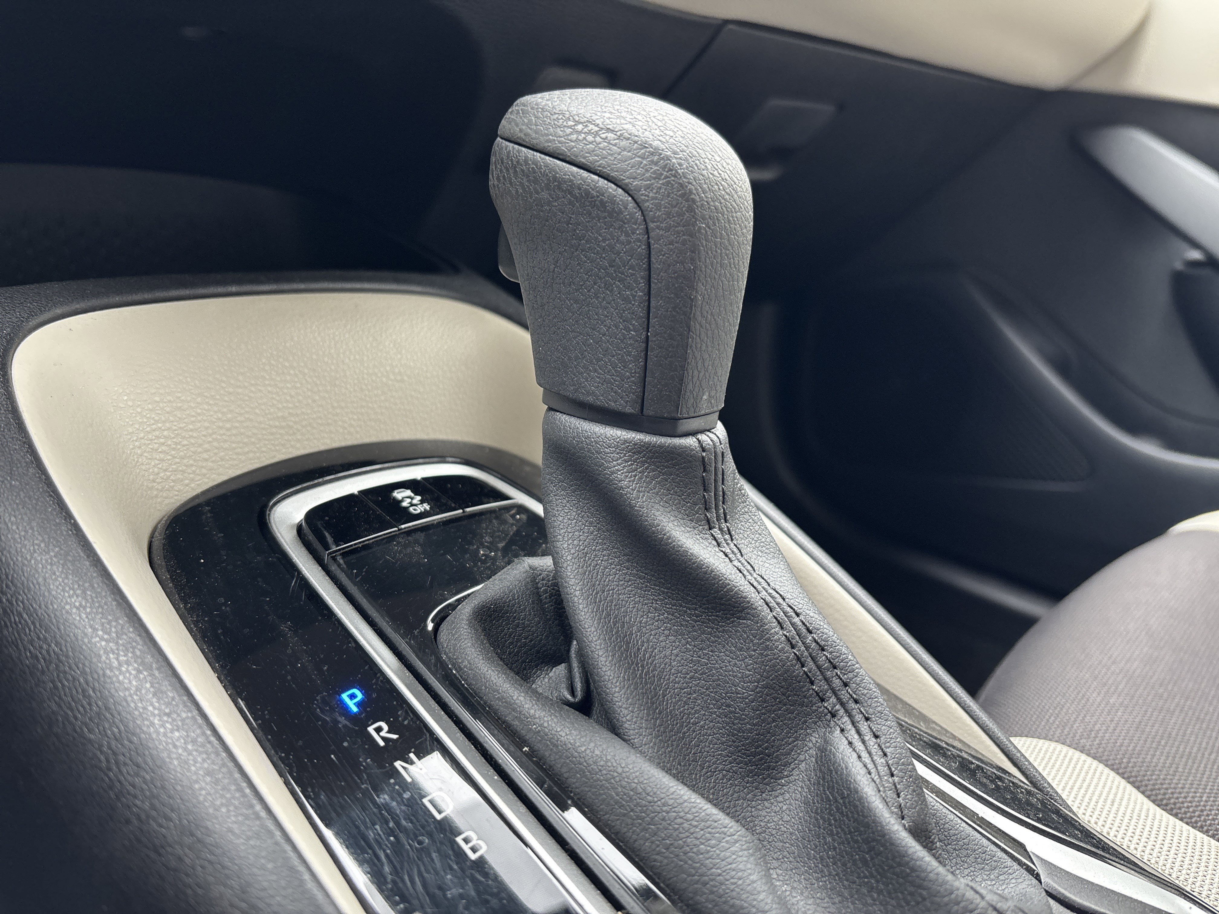 Used 2025 Toyota Corolla LE FWD image 26