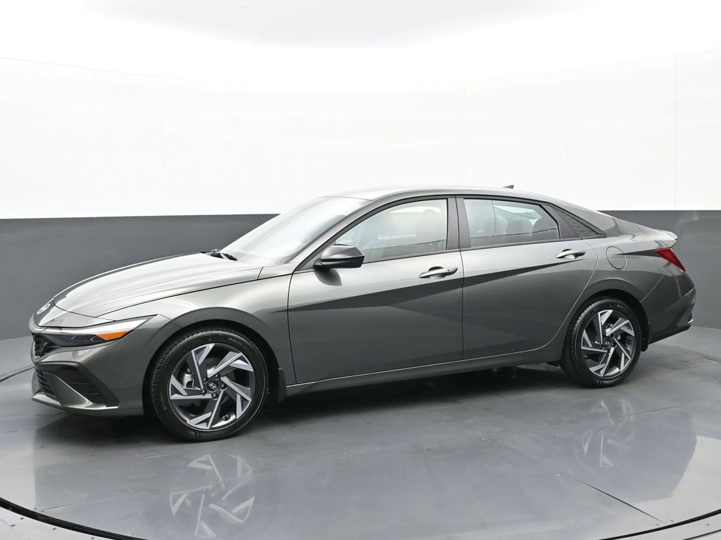 Certified 2025 Hyundai Elantra Sport image 7