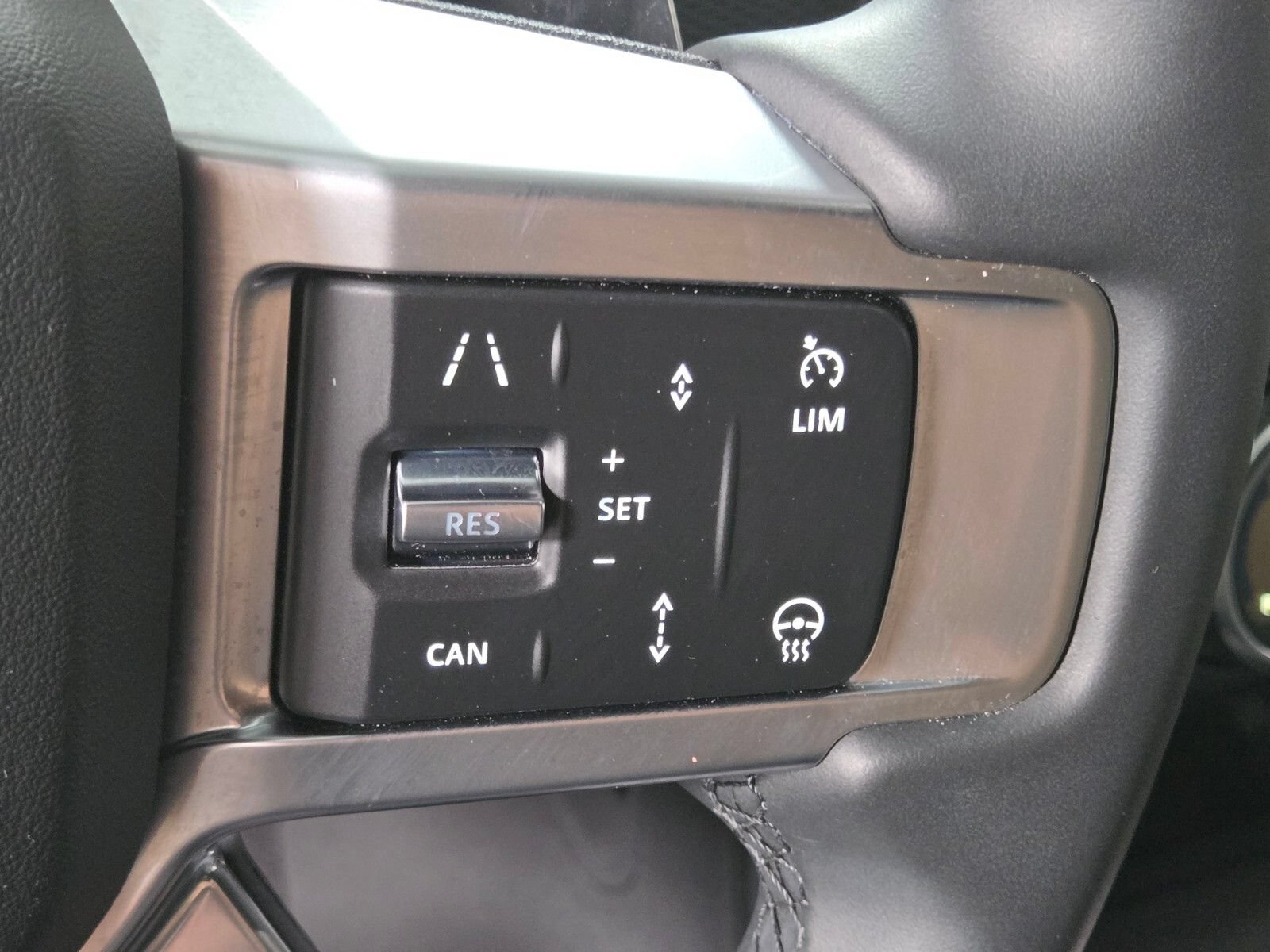 Used 2026 Land Rover Discovery Limited Edition AWD/4WD image 25