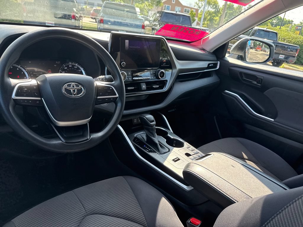 Used 2023 Toyota Highlander L FWD image 26