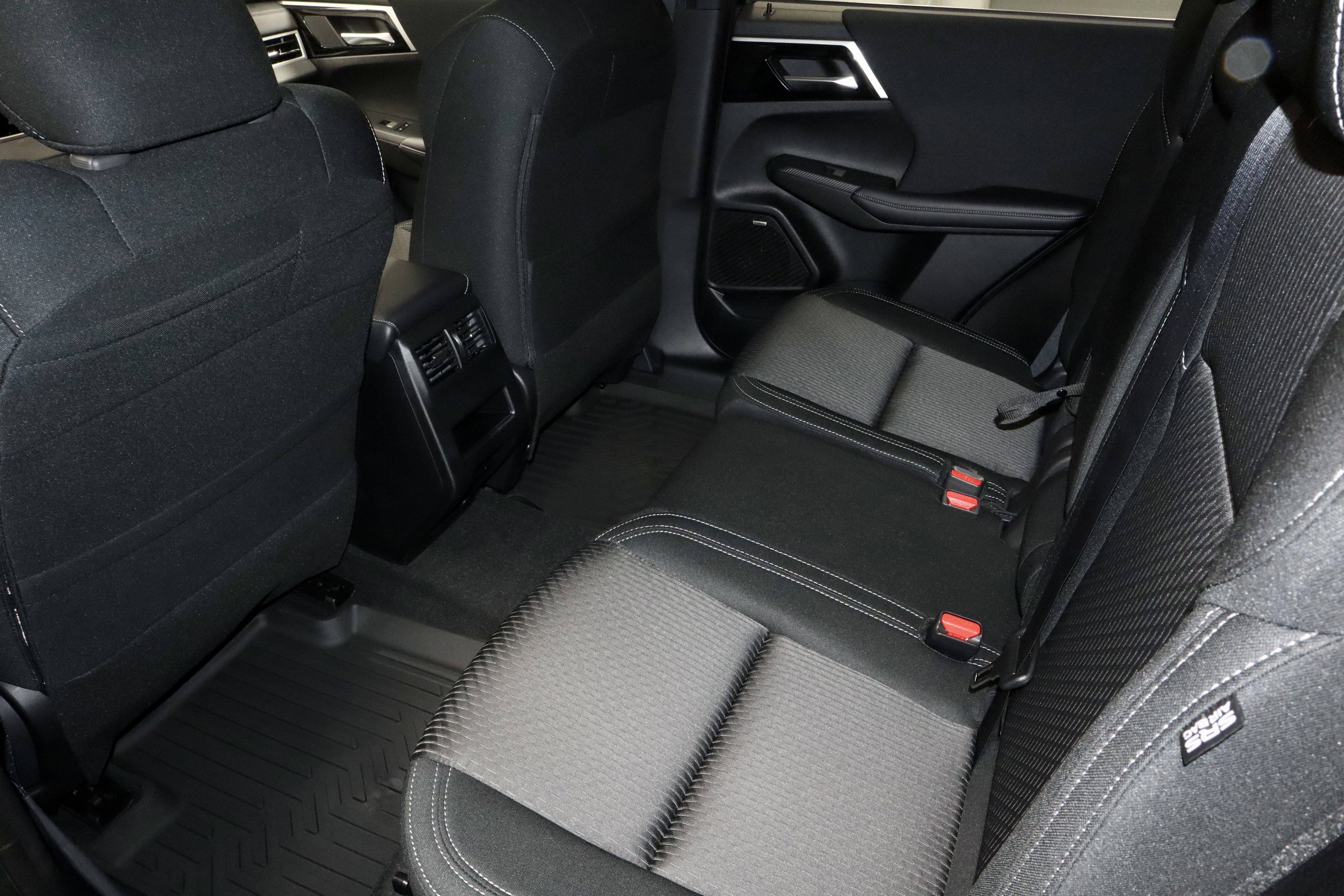 New 2026 Mitsubishi Outlander ES image 13