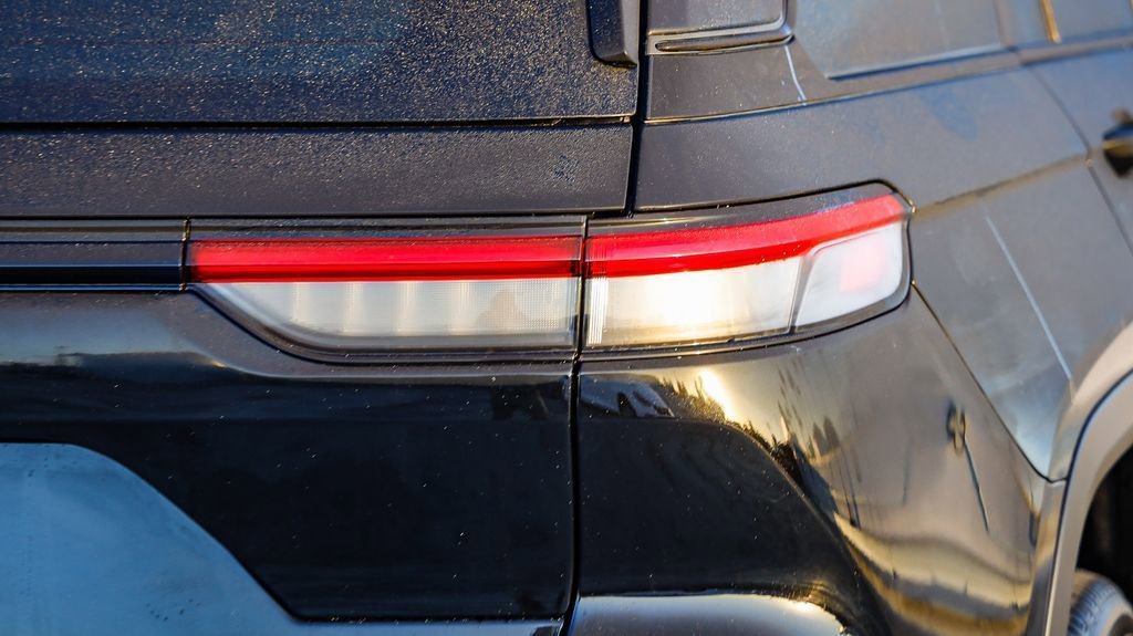 New 2025 Jeep Grand Cherokee Altitude image 37