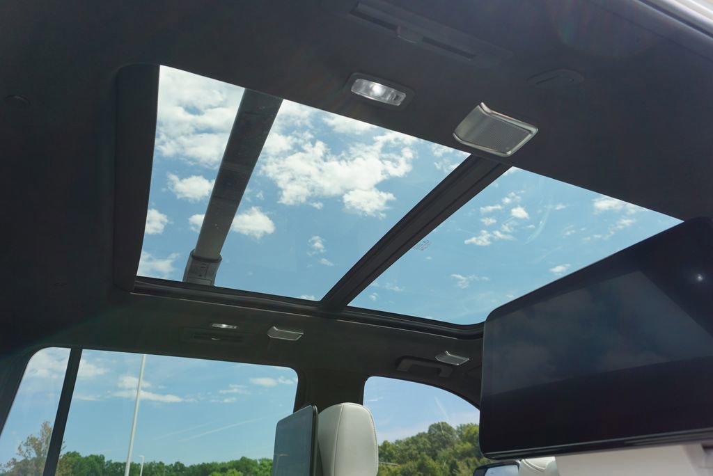 Used 2025 Cadillac Escalade ESV V image 50