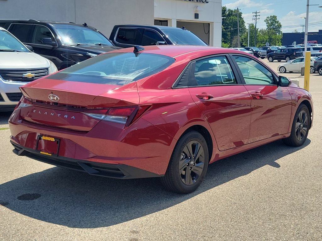 Used 2023 Hyundai Elantra SEL w/ Cargo Package FWD image 4