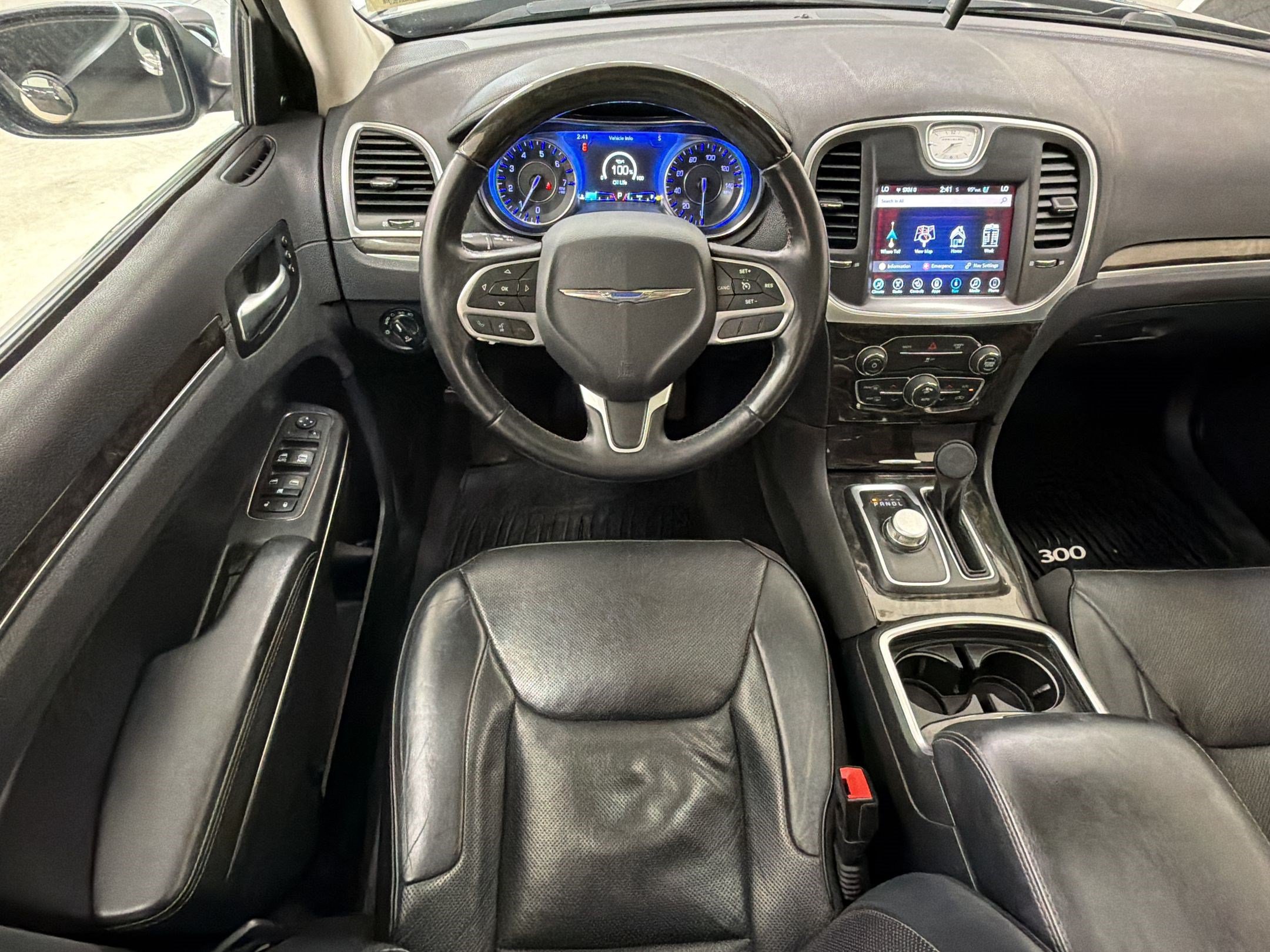 Used 2017 Chrysler 300 C RWD image 31