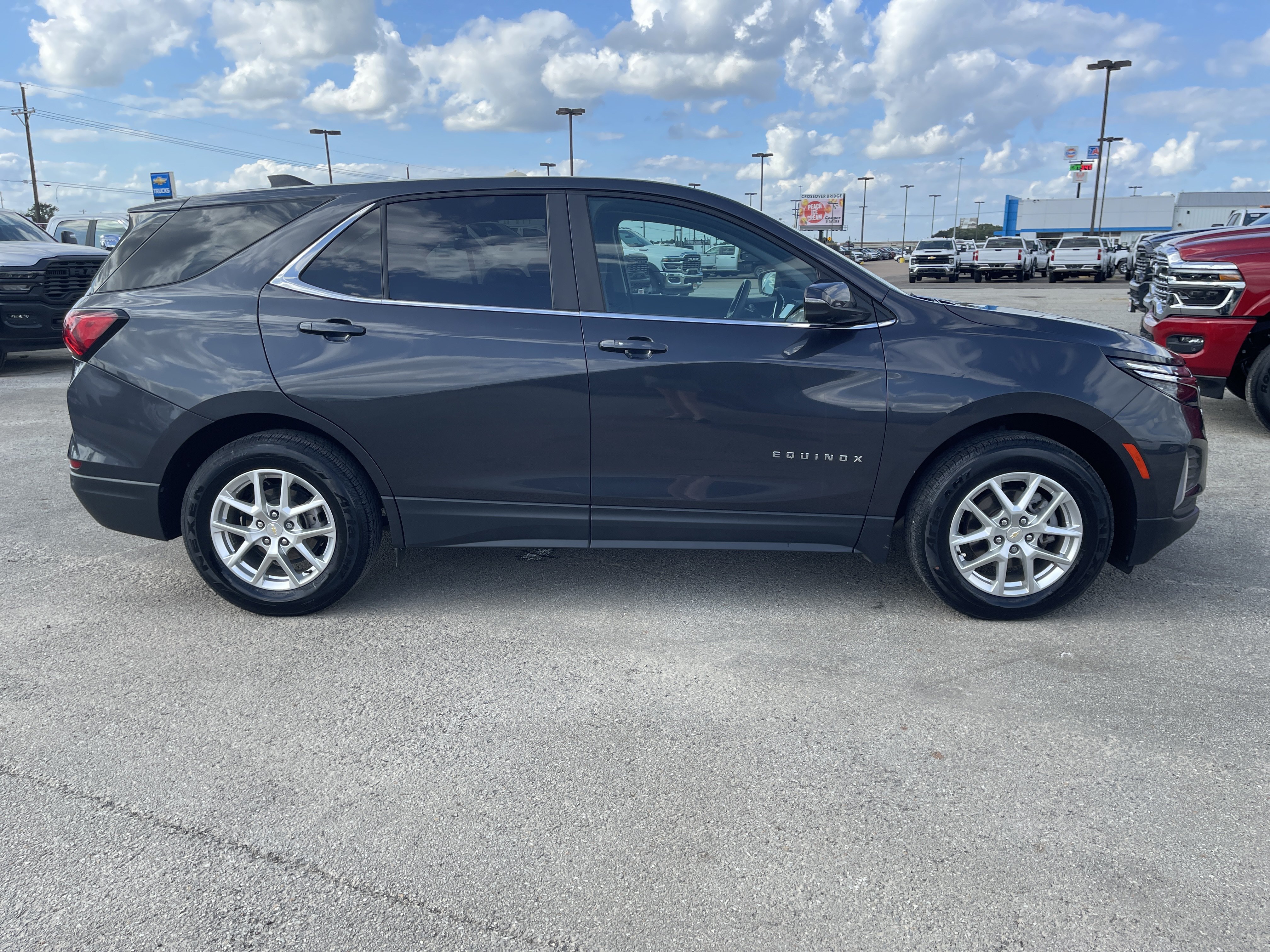 Used 2022 Chevrolet Equinox LT FWD image 3
