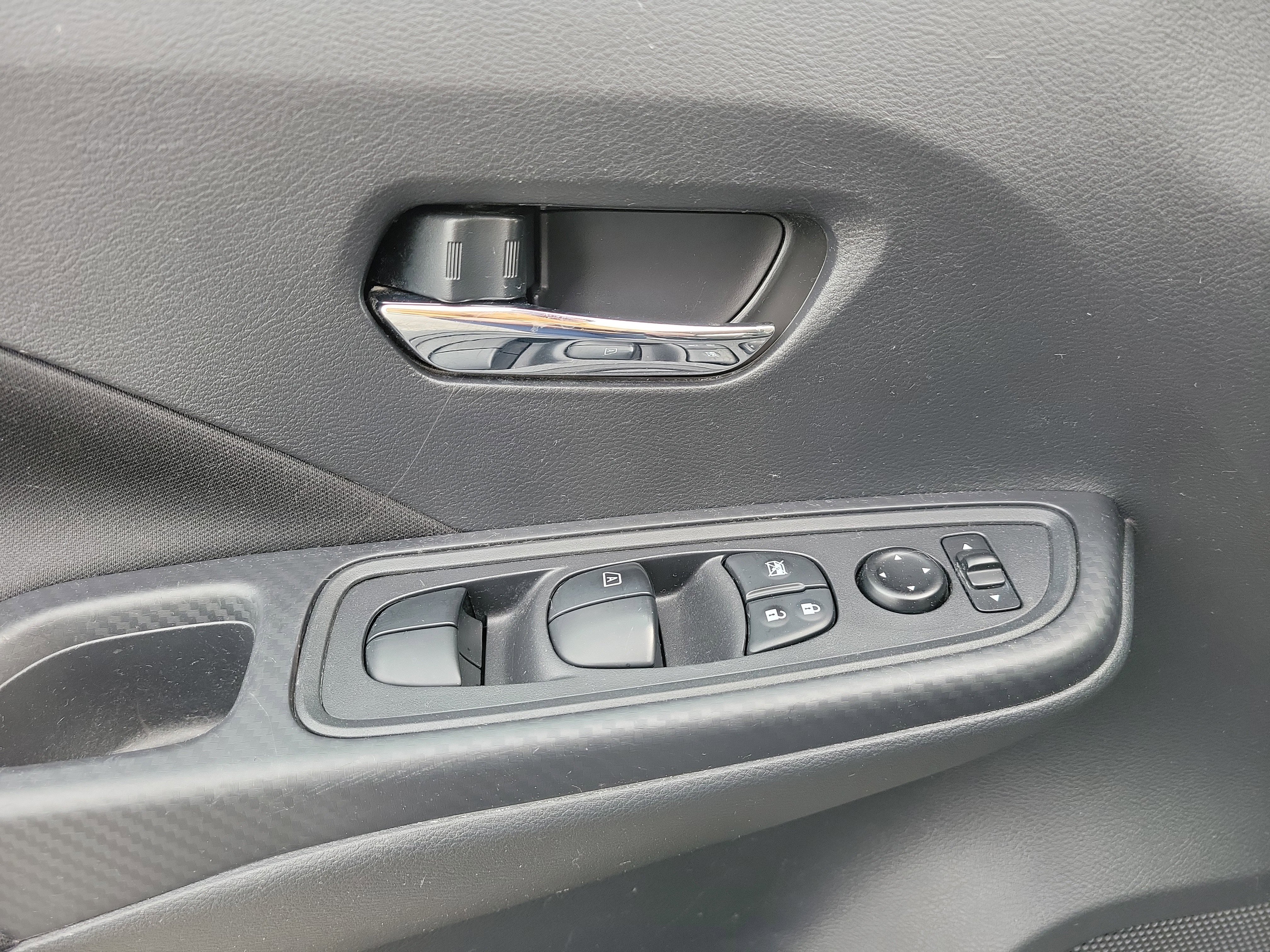 Used 2021 Nissan Versa SV image 24