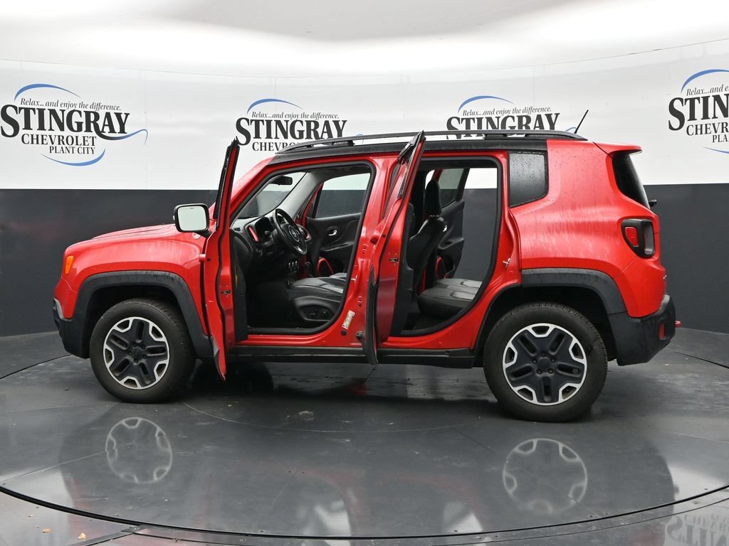 Used 2015 Jeep Renegade Trailhawk w/ Premium Leather Group AWD/4WD image 37