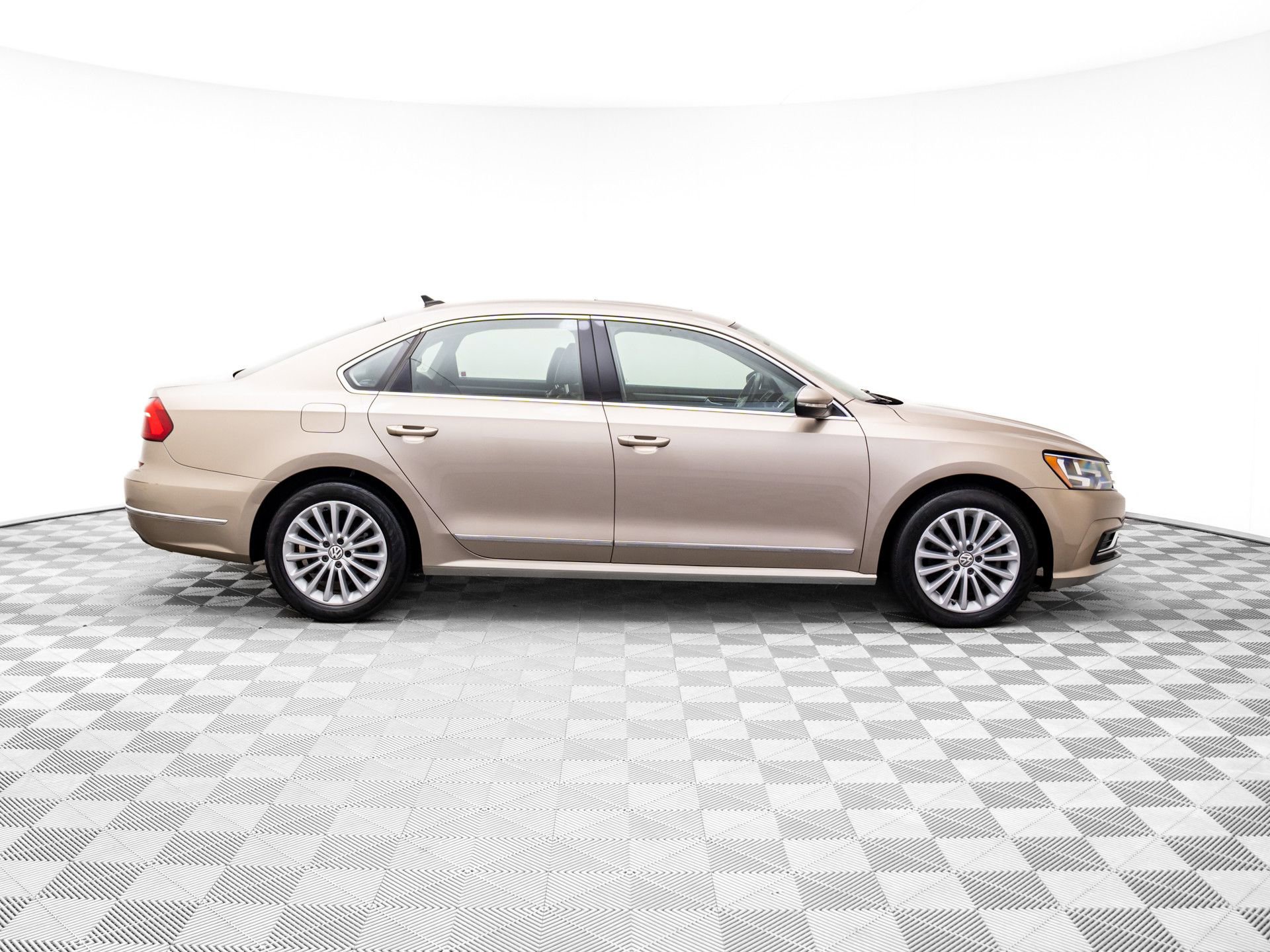 Used 2016 Volkswagen Passat 1.8T SE image 6