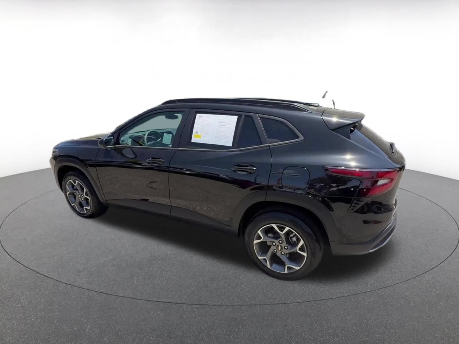 Used 2025 Chevrolet Trax LT FWD image 10