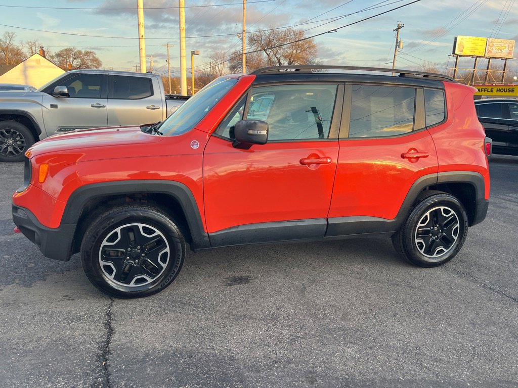 Used 2017 Jeep Renegade Trailhawk w/ Premium Trailhawk Package image 11