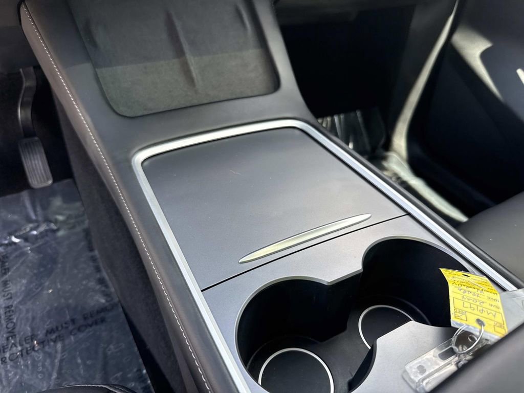 Used 2024 Tesla Model Y Long Range RWD image 32