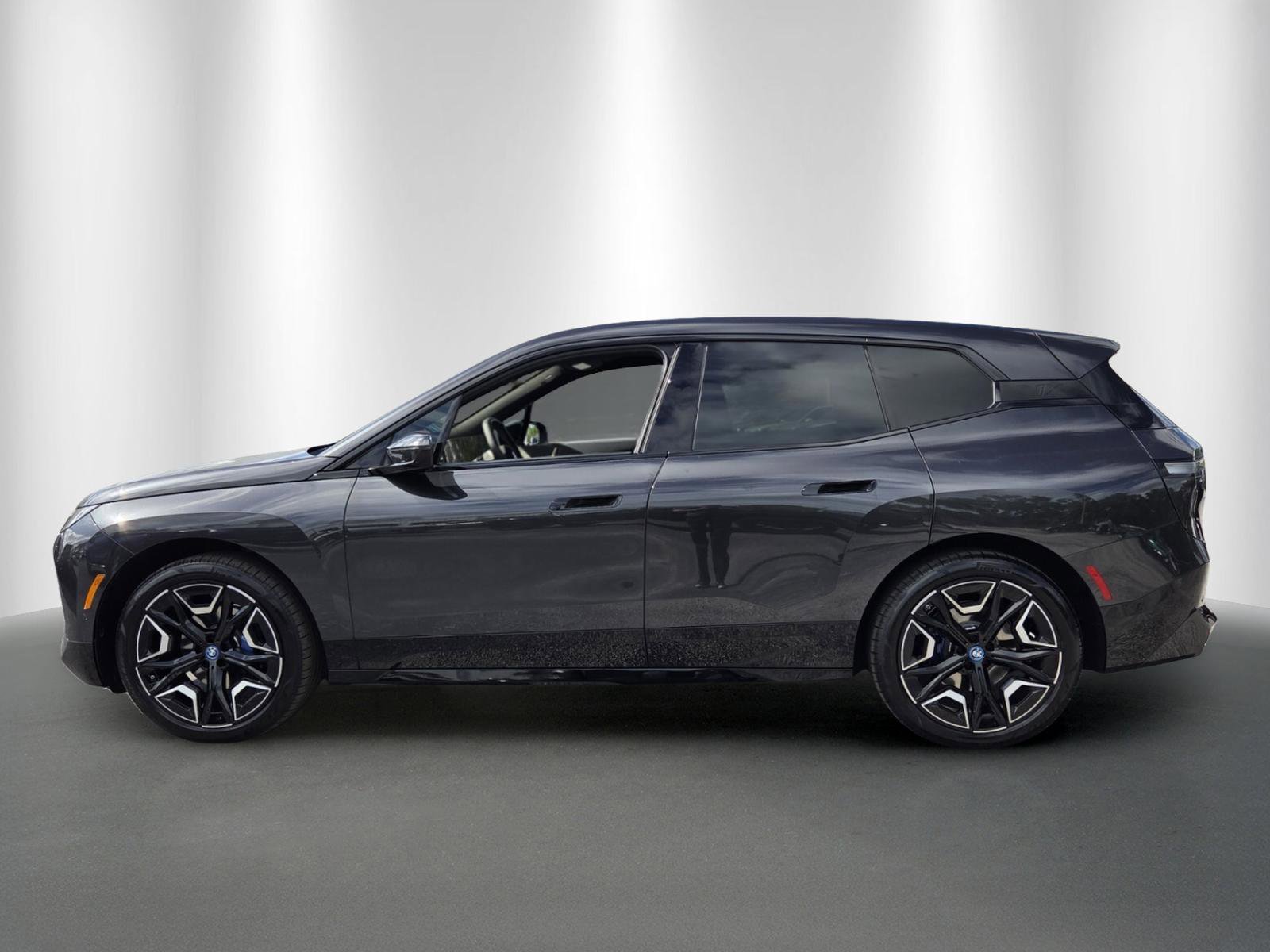 Used 2025 BMW iX xDrive50 image 3