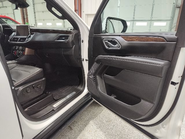 Used 2023 Chevrolet Suburban High Country AWD/4WD image 19
