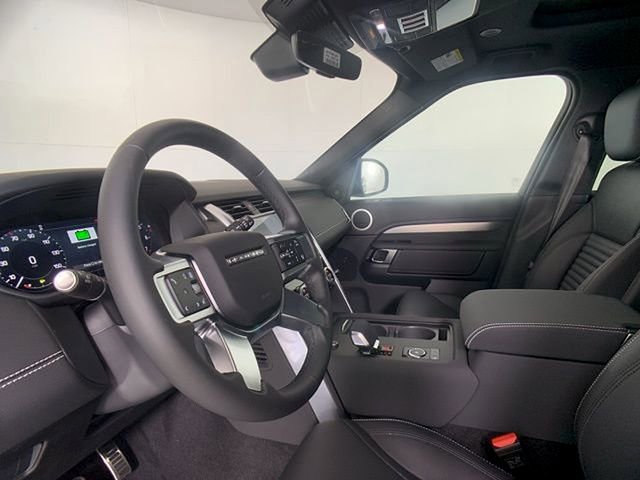 Certified 2025 Land Rover Discovery Dynamic SE image 14