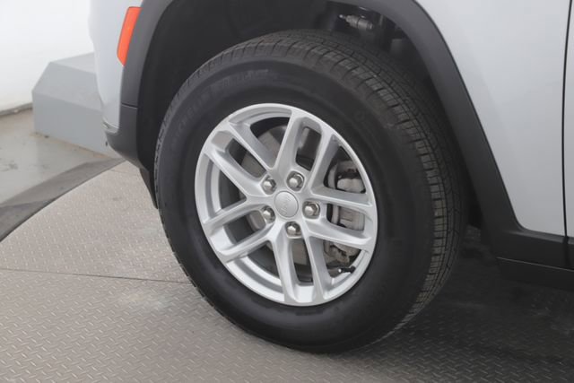 Used 2025 Jeep Grand Cherokee L Laredo w/ Luxury Tech Group I image 13