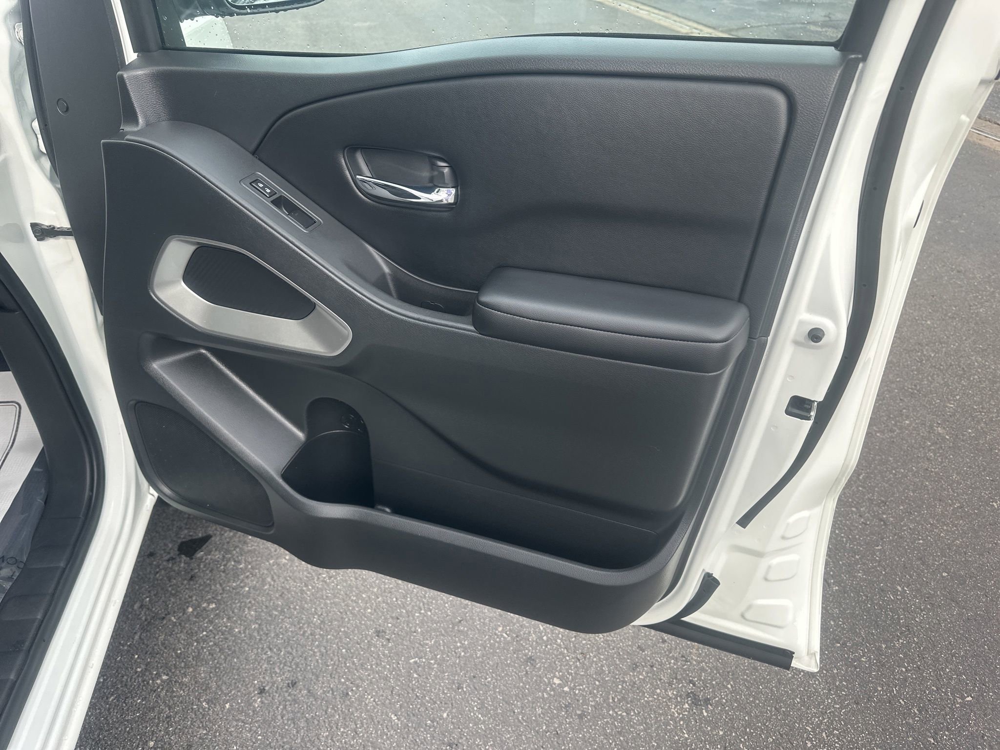 Used 2025 Nissan Frontier SV RWD image 12