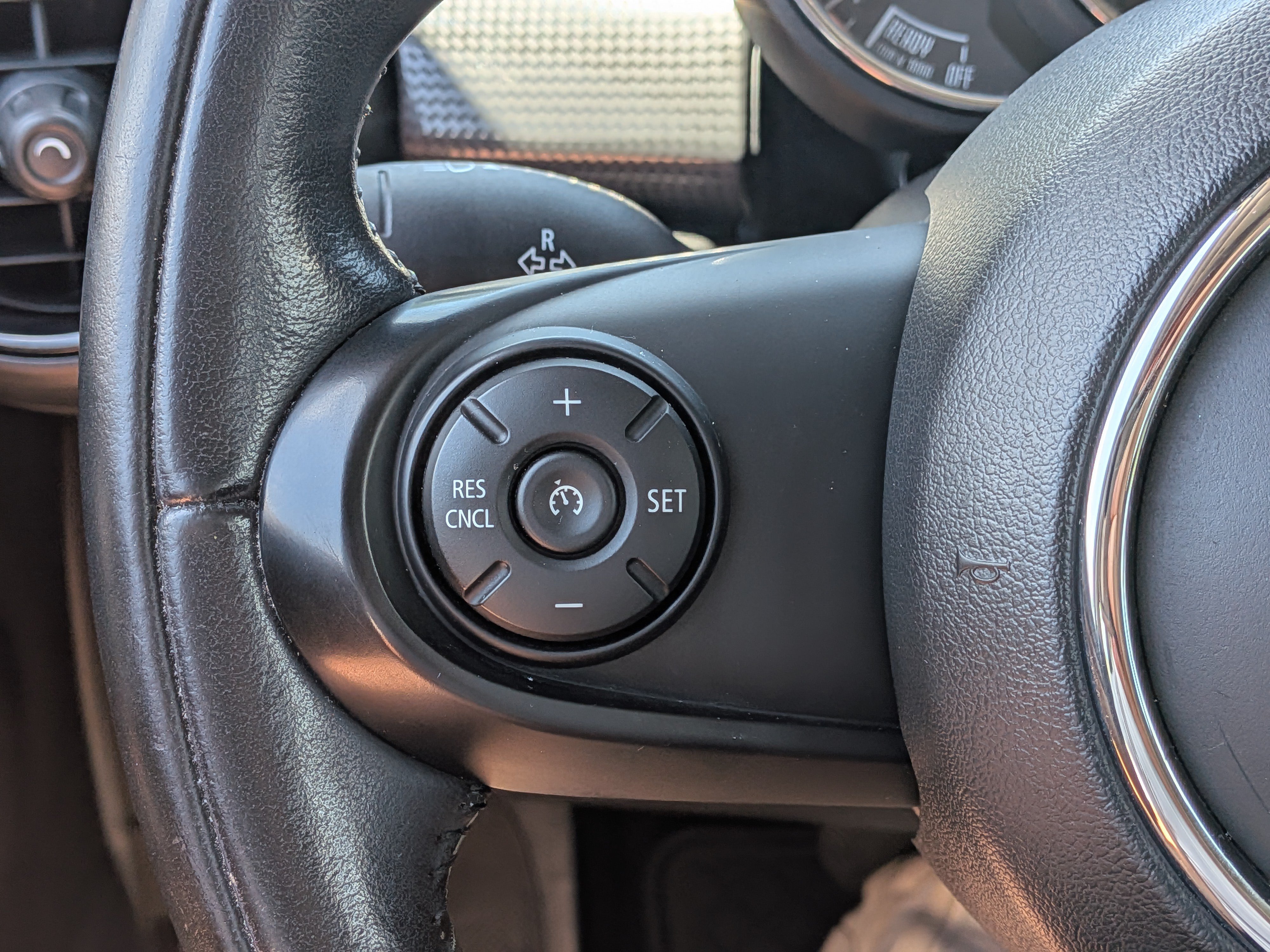 Used 2021 MINI Cooper 4-Door Hardtop w/ Storage Package FWD image 23