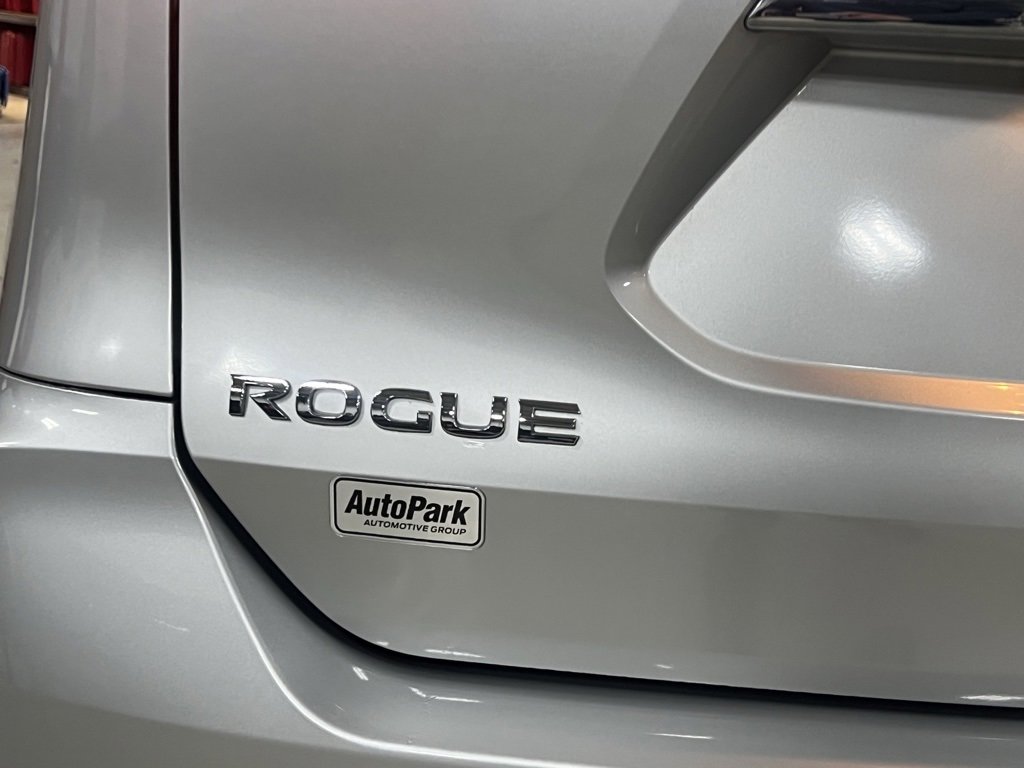 Used 2017 Nissan Rogue SL image 11