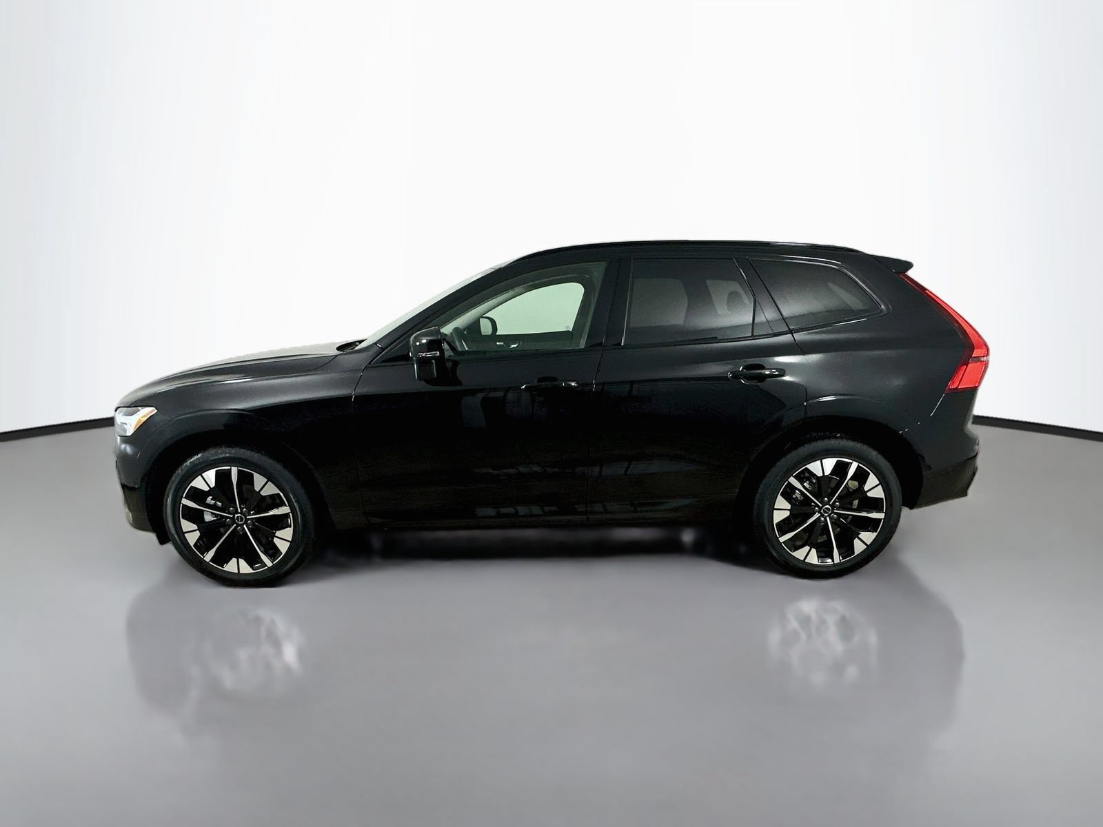 New 2026 Volvo XC60 B5 Plus w/ Protection Package Premier AWD/4WD image 8